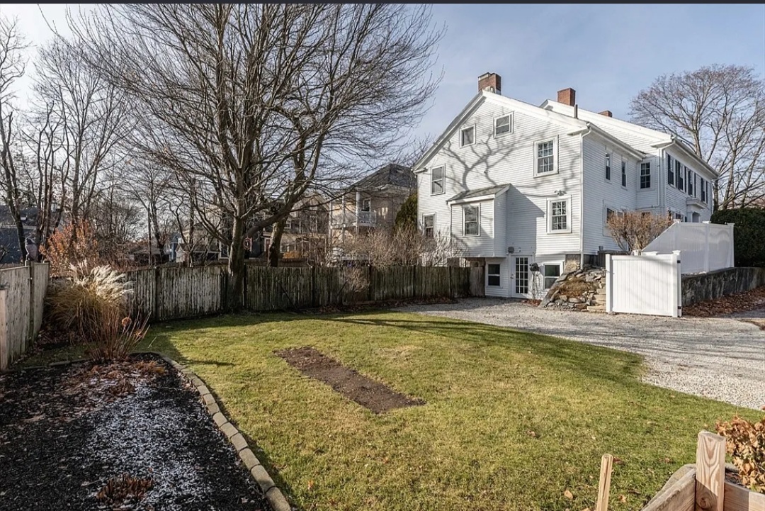 EFFORTLESSLY LIVABLE PROPERTY